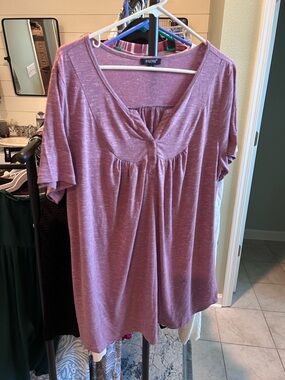 Heather Plum V-Neck Short Sleeve Top